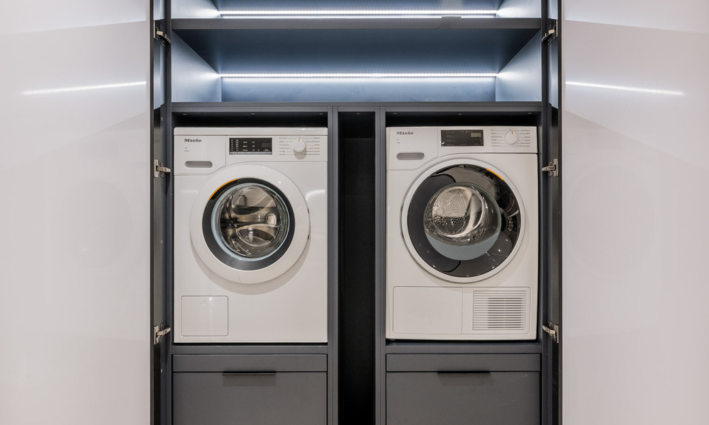 Lujoso apartamento reformado con vistas al mar en venta en un exclusivo complejo de playa en Los Monteros, Marbella Este 778368