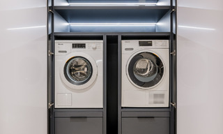 Lujoso apartamento reformado con vistas al mar en venta en un exclusivo complejo de playa en Los Monteros, Marbella Este 778368 