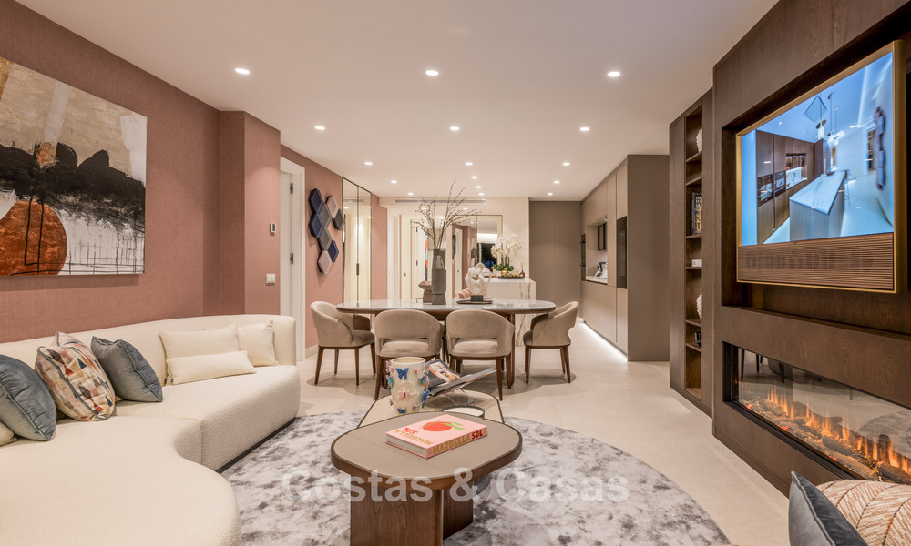 Lujoso apartamento reformado con vistas al mar en venta en un exclusivo complejo de playa en Los Monteros, Marbella Este 778374