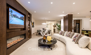 Elegante apartamento reformado con vistas al mar en venta en un exclusivo complejo de playa en Los Monteros, Marbella Este 778378 