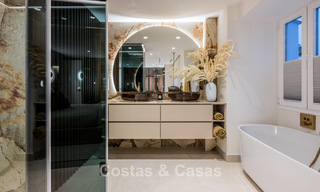 Elegante apartamento reformado con vistas al mar en venta en un exclusivo complejo de playa en Los Monteros, Marbella Este 778383 