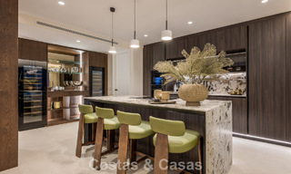 Elegante apartamento reformado con vistas al mar en venta en un exclusivo complejo de playa en Los Monteros, Marbella Este 778389 