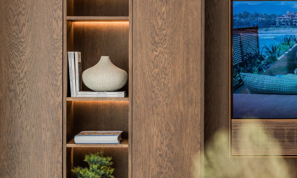 Elegante apartamento reformado con vistas al mar en venta en un exclusivo complejo de playa en Los Monteros, Marbella Este 778391