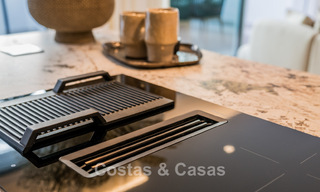 Elegante apartamento reformado con vistas al mar en venta en un exclusivo complejo de playa en Los Monteros, Marbella Este 778393 