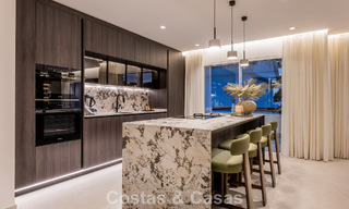 Elegante apartamento reformado con vistas al mar en venta en un exclusivo complejo de playa en Los Monteros, Marbella Este 778394 