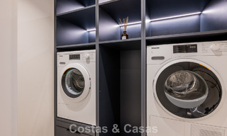 Elegante apartamento reformado con vistas al mar en venta en un exclusivo complejo de playa en Los Monteros, Marbella Este 778399 