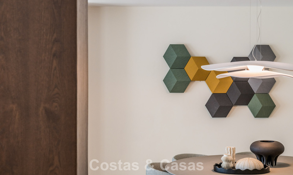 Elegante apartamento reformado con vistas al mar en venta en un exclusivo complejo de playa en Los Monteros, Marbella Este 778402