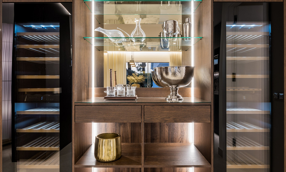 Elegante apartamento reformado con vistas al mar en venta en un exclusivo complejo de playa en Los Monteros, Marbella Este 778405