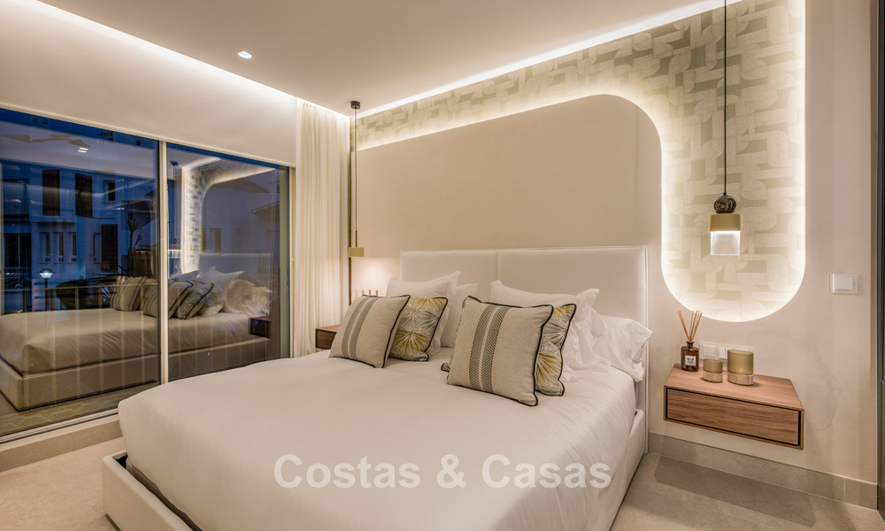 Elegante apartamento reformado con vistas al mar en venta en un exclusivo complejo de playa en Los Monteros, Marbella Este 778406