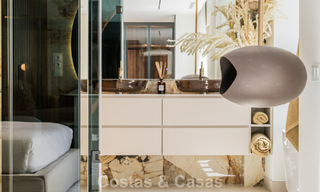 Elegante apartamento reformado con vistas al mar en venta en un exclusivo complejo de playa en Los Monteros, Marbella Este 778407 