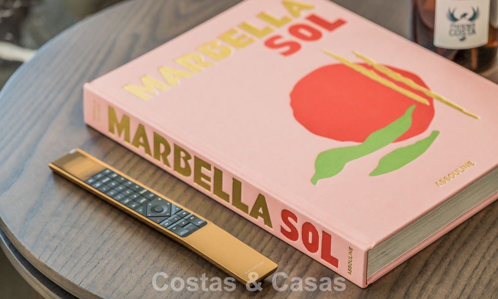 Elegante apartamento reformado con vistas al mar en venta en un exclusivo complejo de playa en Los Monteros, Marbella Este 778414