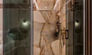 Elegante apartamento reformado con vistas al mar en venta en un exclusivo complejo de playa en Los Monteros, Marbella Este 778419 