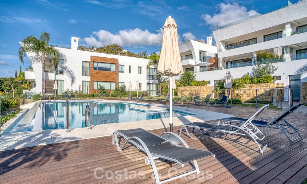 Lujoso apartamento dúplex en venta con vistas al mar en un complejo de alta gama en Sierra Blanca en la Milla de Oro de Marbella 774588