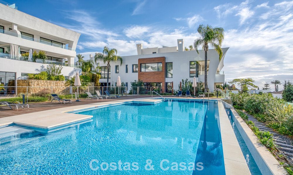 Lujoso apartamento dúplex en venta con vistas al mar en un complejo de alta gama en Sierra Blanca en la Milla de Oro de Marbella 774592