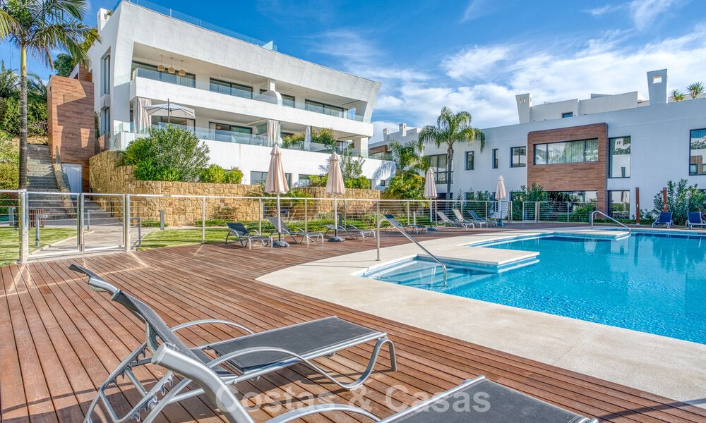 Lujoso apartamento dúplex en venta con vistas al mar en un complejo de alta gama en Sierra Blanca en la Milla de Oro de Marbella 774593