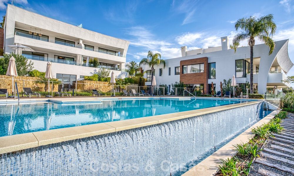Lujoso apartamento dúplex en venta con vistas al mar en un complejo de alta gama en Sierra Blanca en la Milla de Oro de Marbella 774594