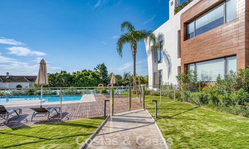 Lujoso apartamento dúplex en venta con vistas al mar en un complejo de alta gama en Sierra Blanca en la Milla de Oro de Marbella 774596