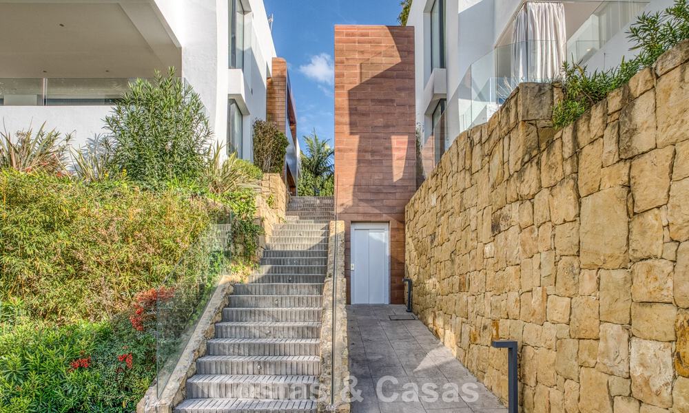 Lujoso apartamento dúplex en venta con vistas al mar en un complejo de alta gama en Sierra Blanca en la Milla de Oro de Marbella 774597