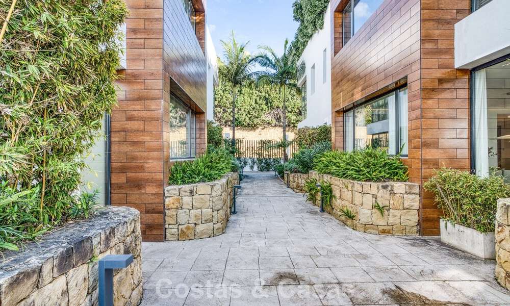 Lujoso apartamento dúplex en venta con vistas al mar en un complejo de alta gama en Sierra Blanca en la Milla de Oro de Marbella 774598