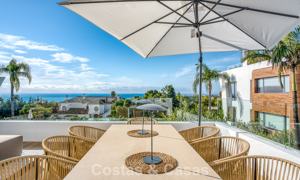 Lujoso apartamento dúplex en venta con vistas al mar en un complejo de alta gama en Sierra Blanca en la Milla de Oro de Marbella 774600