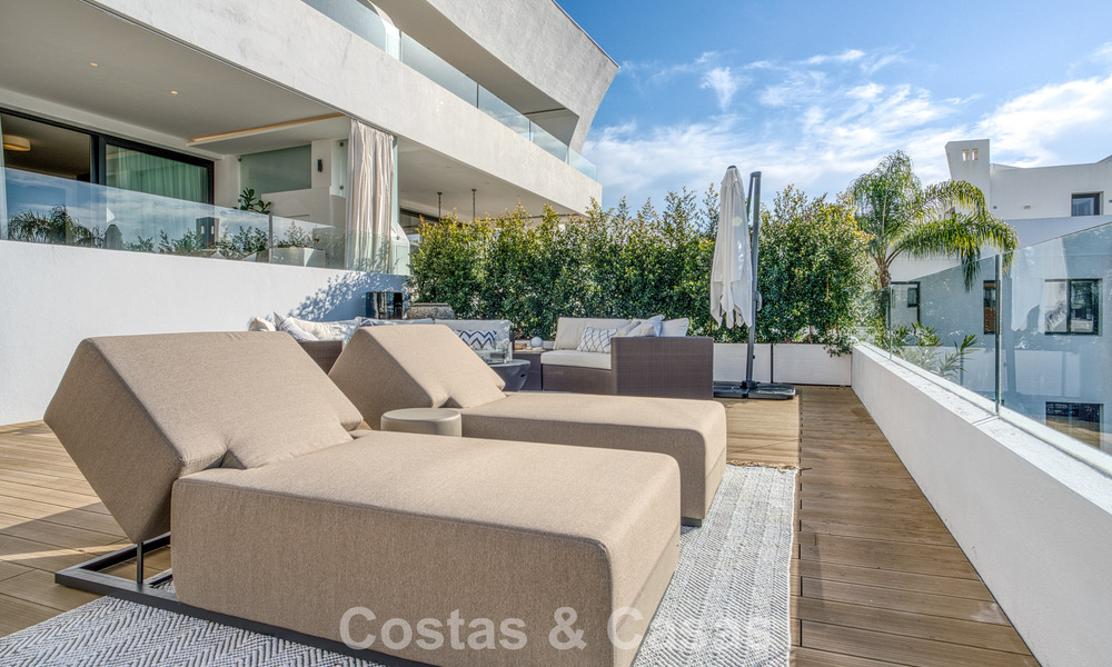 Lujoso apartamento dúplex en venta con vistas al mar en un complejo de alta gama en Sierra Blanca en la Milla de Oro de Marbella 774603