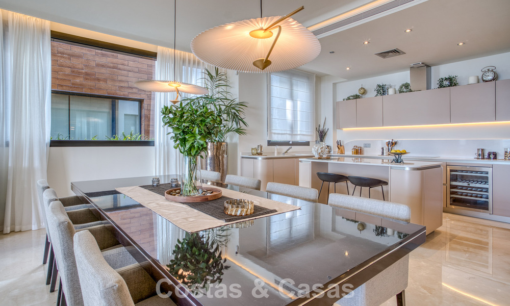 Lujoso apartamento dúplex en venta con vistas al mar en un complejo de alta gama en Sierra Blanca en la Milla de Oro de Marbella 774619