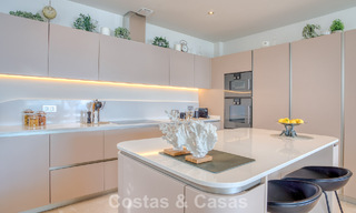 Lujoso apartamento dúplex en venta con vistas al mar en un complejo de alta gama en Sierra Blanca en la Milla de Oro de Marbella 774620 