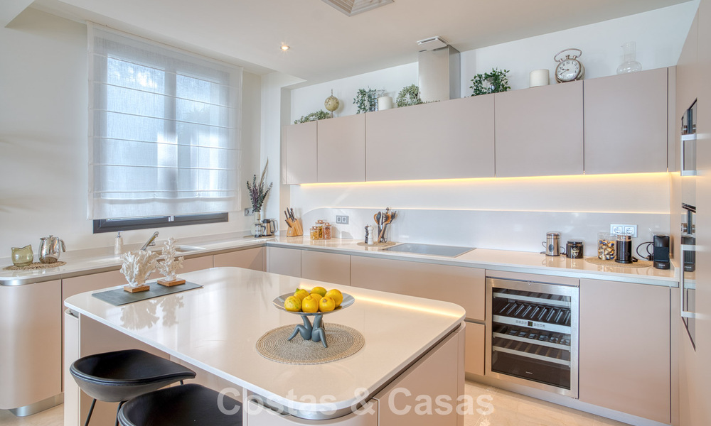 Lujoso apartamento dúplex en venta con vistas al mar en un complejo de alta gama en Sierra Blanca en la Milla de Oro de Marbella 774625