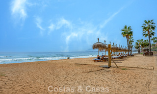 Amplio apartamento de 3 dormitorios con vistas panorámicas al mar en venta en un complejo de playa al este del centro de Marbella 774634 