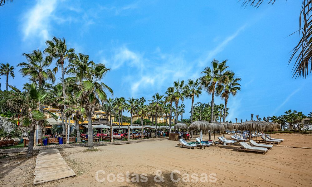 Amplio apartamento de 3 dormitorios con vistas panorámicas al mar en venta en un complejo de playa al este del centro de Marbella 774637