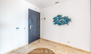 Amplio apartamento de 3 dormitorios con vistas panorámicas al mar en venta en un complejo de playa al este del centro de Marbella 774640 
