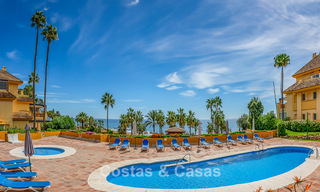 Amplio apartamento de 3 dormitorios con vistas panorámicas al mar en venta en un complejo de playa al este del centro de Marbella 774642 