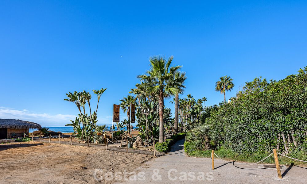 Amplio apartamento de 3 dormitorios con vistas panorámicas al mar en venta en un complejo de playa al este del centro de Marbella 774647