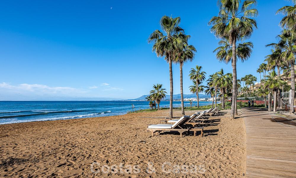 Amplio apartamento de 3 dormitorios con vistas panorámicas al mar en venta en un complejo de playa al este del centro de Marbella 774649
