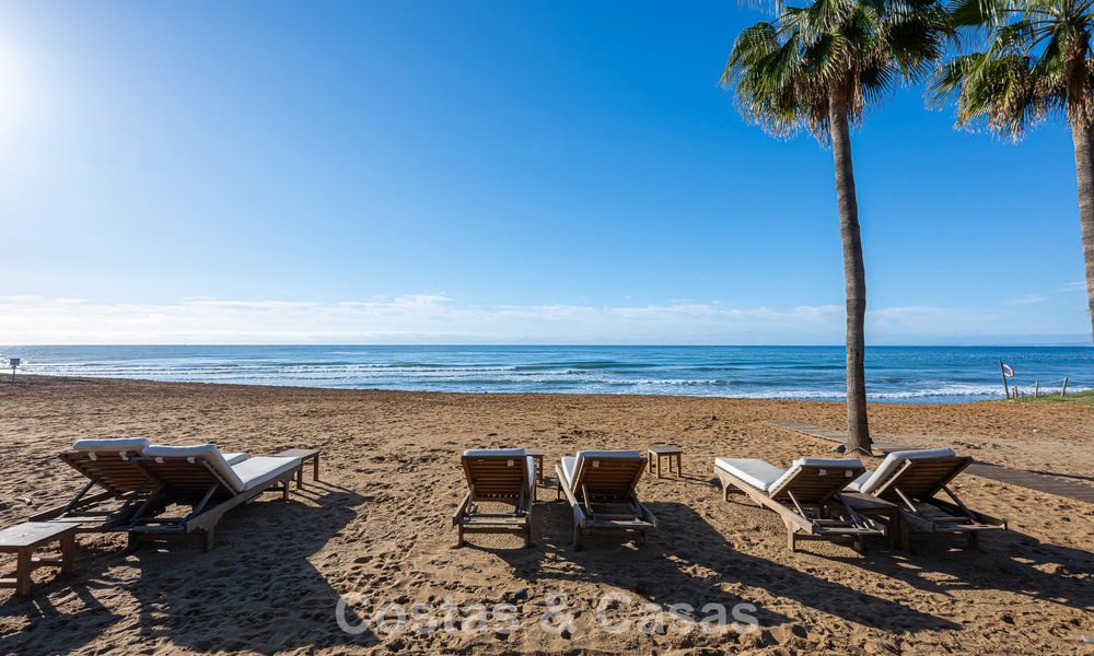 Amplio apartamento de 3 dormitorios con vistas panorámicas al mar en venta en un complejo de playa al este del centro de Marbella 774650