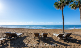 Amplio apartamento de 3 dormitorios con vistas panorámicas al mar en venta en un complejo de playa al este del centro de Marbella 774650 