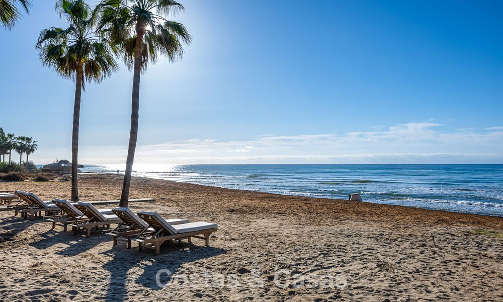 Amplio apartamento de 3 dormitorios con vistas panorámicas al mar en venta en un complejo de playa al este del centro de Marbella 774651