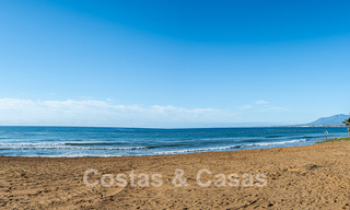 Amplio apartamento de 3 dormitorios con vistas panorámicas al mar en venta en un complejo de playa al este del centro de Marbella 774656 