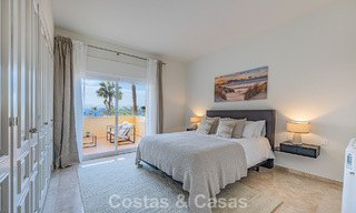 Amplio apartamento de 3 dormitorios con vistas panorámicas al mar en venta en un complejo de playa al este del centro de Marbella 774659 