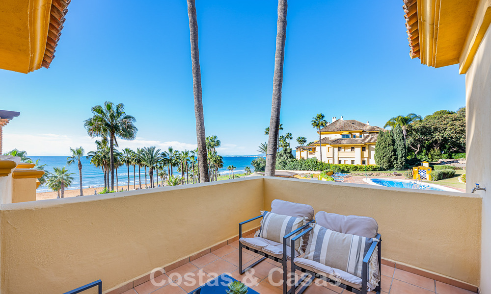 Amplio apartamento de 3 dormitorios con vistas panorámicas al mar en venta en un complejo de playa al este del centro de Marbella 774664