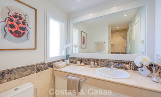 Amplio apartamento de 3 dormitorios con vistas panorámicas al mar en venta en un complejo de playa al este del centro de Marbella 774668 