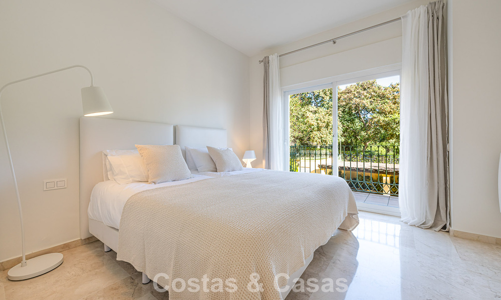 Amplio apartamento de 3 dormitorios con vistas panorámicas al mar en venta en un complejo de playa al este del centro de Marbella 774670