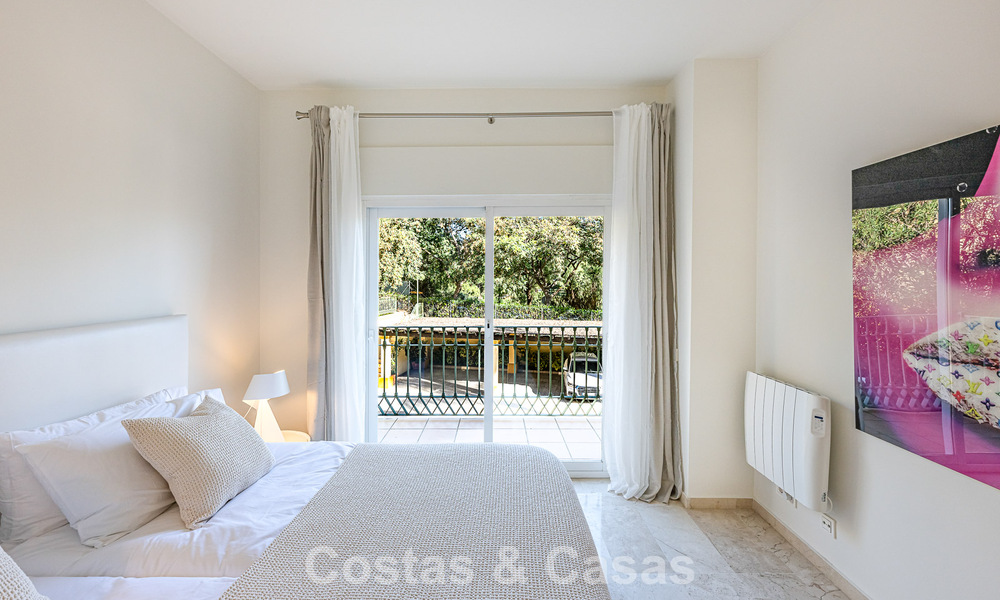 Amplio apartamento de 3 dormitorios con vistas panorámicas al mar en venta en un complejo de playa al este del centro de Marbella 774671