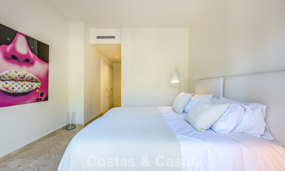Amplio apartamento de 3 dormitorios con vistas panorámicas al mar en venta en un complejo de playa al este del centro de Marbella 774672