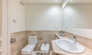 Amplio apartamento de 3 dormitorios con vistas panorámicas al mar en venta en un complejo de playa al este del centro de Marbella 774676 