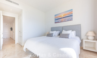 Amplio apartamento de 3 dormitorios con vistas panorámicas al mar en venta en un complejo de playa al este del centro de Marbella 774681 