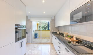 Amplio apartamento de 3 dormitorios con vistas panorámicas al mar en venta en un complejo de playa al este del centro de Marbella 774682 