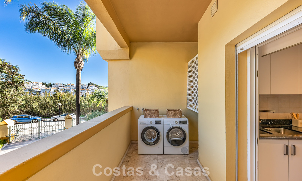 Amplio apartamento de 3 dormitorios con vistas panorámicas al mar en venta en un complejo de playa al este del centro de Marbella 774687