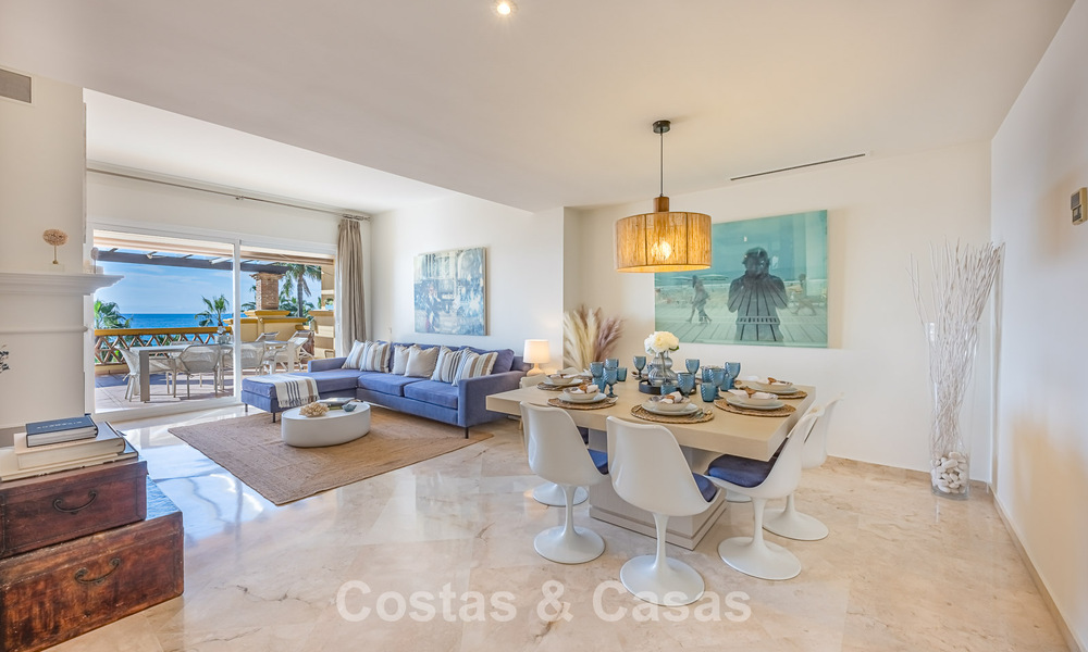 Amplio apartamento de 3 dormitorios con vistas panorámicas al mar en venta en un complejo de playa al este del centro de Marbella 774689