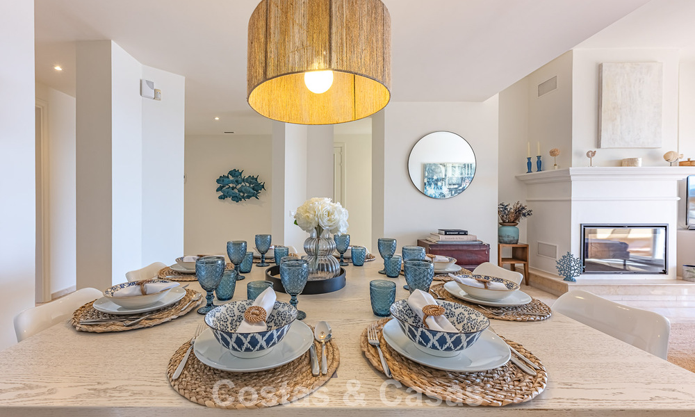Amplio apartamento de 3 dormitorios con vistas panorámicas al mar en venta en un complejo de playa al este del centro de Marbella 774694